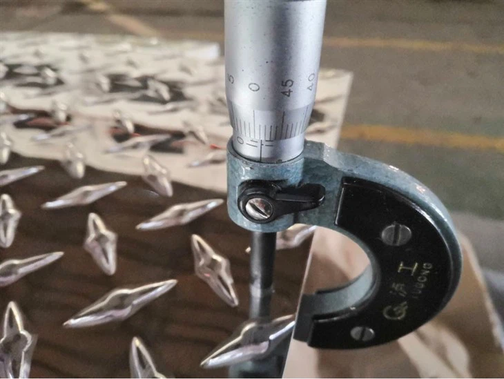 Diamond aluminum plate