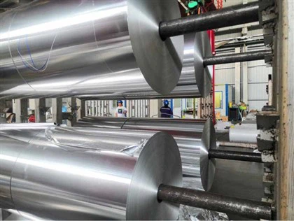 Stipri aliuminio folija